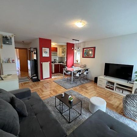 Apartman West - Private Parking Place ザグレブ エクステリア 写真