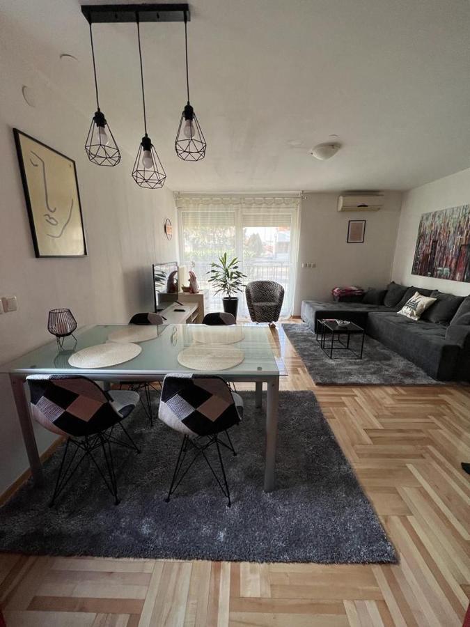 Apartman West - Private Parking Place ザグレブ エクステリア 写真