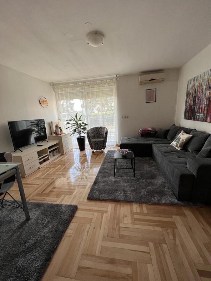 Apartman West - Private Parking Place ザグレブ エクステリア 写真