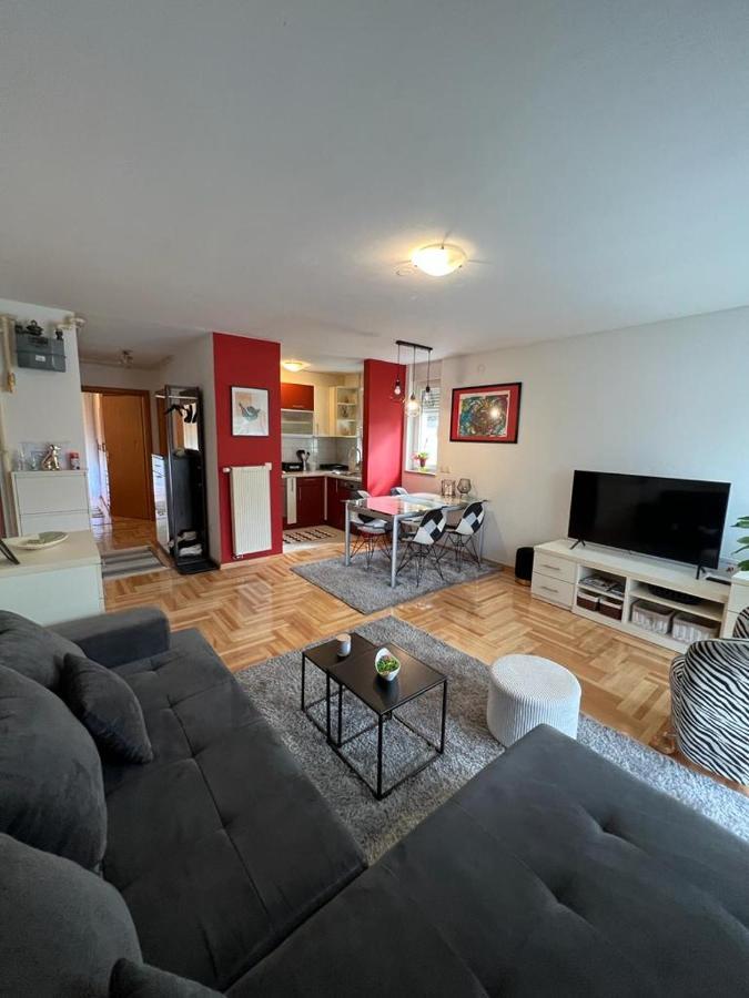 Apartman West - Private Parking Place ザグレブ エクステリア 写真
